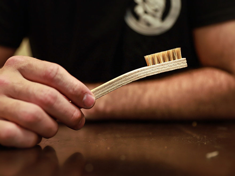 BALL PLAYER'S BALM GLOVE CLEANING BRUSH; HOG HAIR