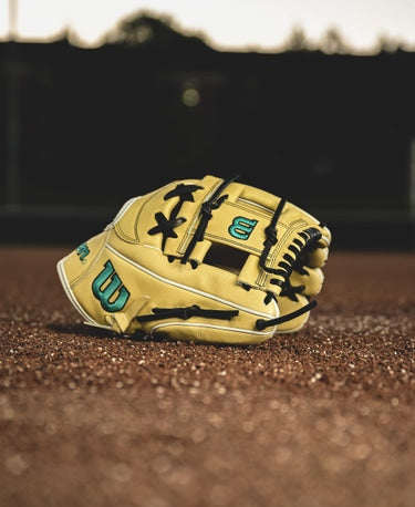 WILSON FALL 2024 A2000® FP75 11.75” FASTPITCH INFIELD GLOVE